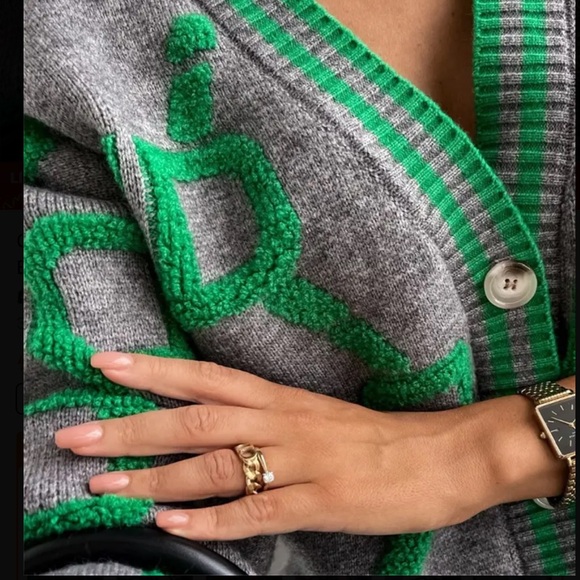 Chic Womens Boyfriend High Contrast Knit Cardigan - V-Neck Button Up Design - Picture 4 of 9